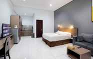 Kamar Tidur 3 ARCS House Pakubuwono by Jambuluwuk