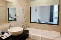 Toilet Kamar Ballantine Hotel