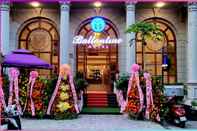 Bên ngoài Ballantine Hotel