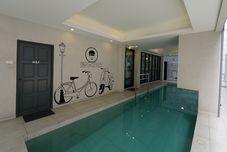 スイミングプール RoomQuest Bangkok Sukhumvit 36 BTS Thonglor