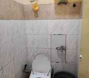 Toilet Kamar 5 Villa Berastagi Highland Blok 8KK