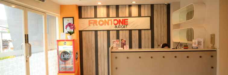 Sảnh chờ Front One Budget Malang by Azana