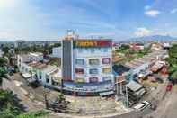 Luar Bangunan Front One Budget Malang by Azana