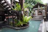 Kolam Renang TwoSpaces Living at Bunga Desa, Jimbaran