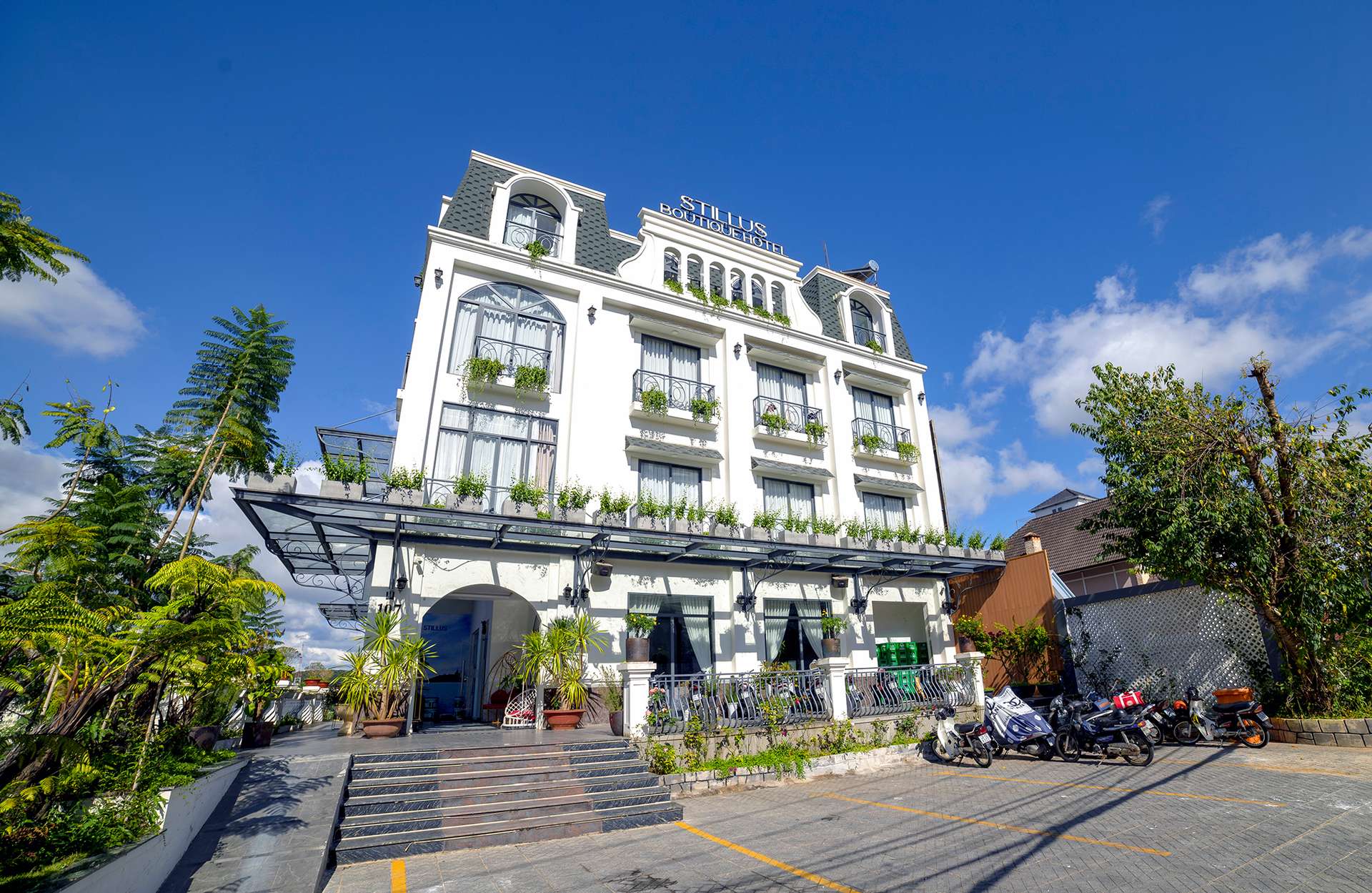 Stillus Boutique Hotel Dalat Khách sạn Đà Lạt có máy lạnh