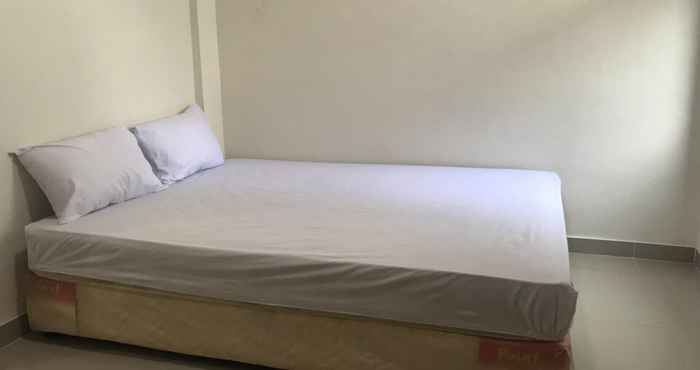 Kamar Tidur OYO 92468 Roemah Djatinegara