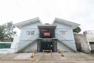 Bangunan 4 RedDoorz @ V-Cloud Hills near De La Salle Dasmarinas Cavite