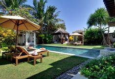 สระว่ายน้ำ 3 Majapahit Beach Villas by Nakula