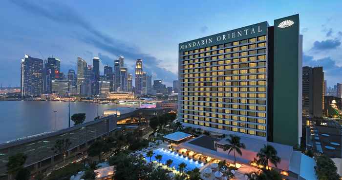 Bên ngoài Mandarin Oriental, Singapore