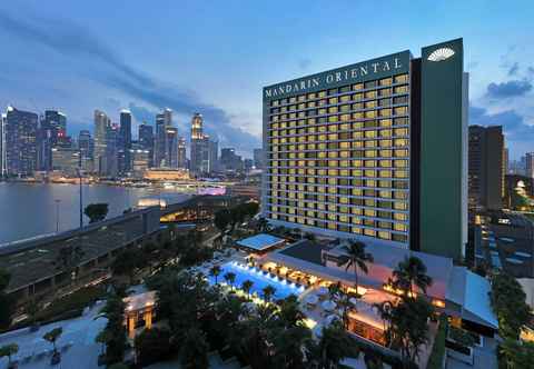 Bên ngoài Mandarin Oriental, Singapore