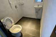 Toilet Kamar Escotel Vanili Guest House