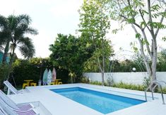 Swimming Pool 5 RoomQuest One Bangsaray
