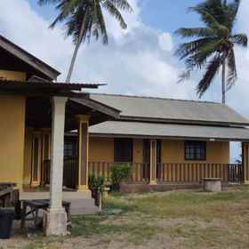 Exterior / Building 1 OYO 90209 Bayu Chalet, 이스타나 발라이 베사르 호텔