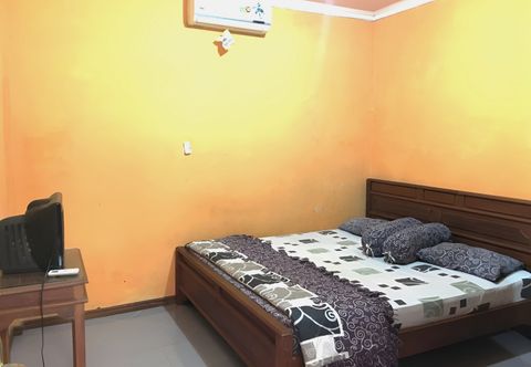 Kamar Tidur Hotel Alami near Alun-Alun Klaten