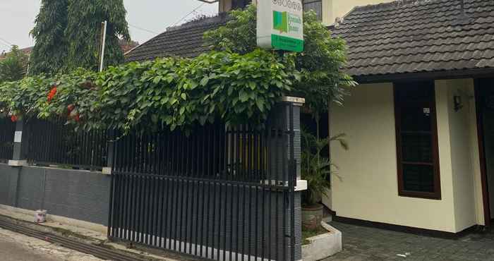 Exterior Rumah Tamu Muararajeun