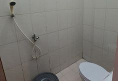 In-room Bathroom 5 Gedung Putih Syariah