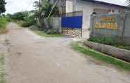 Exterior 6 Hotel Gloria Borong Mitra RedDoorz