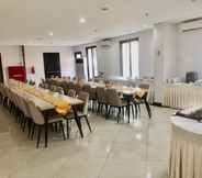 Restaurant 7 Azka Hotel Managed by Salak Hospitality