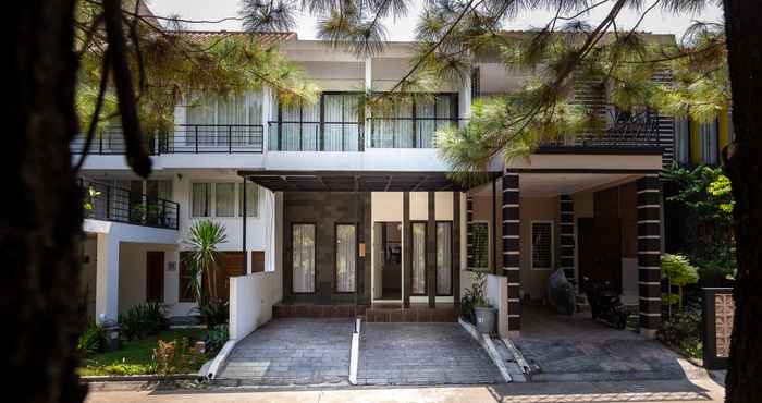 Luar Bangunan Villa de Mediterania by The V 