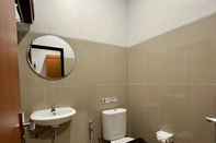 In-room Bathroom Pondokindah24 Hotel