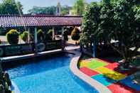 Swimming Pool DEWIZA HOTEL 
