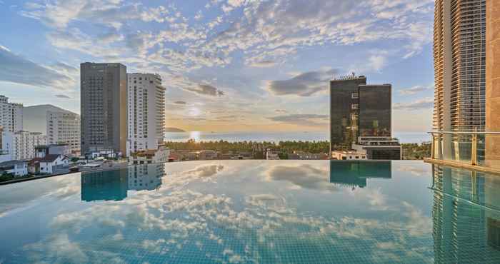 Swimming Pool Hotel Del Luna