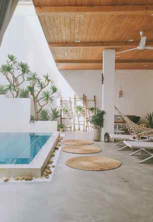 Lada's House, Rp 585.289