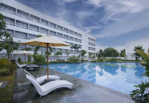 Swimming Pool Raja Hotel Kuta Mandalika Powered by Archipelago