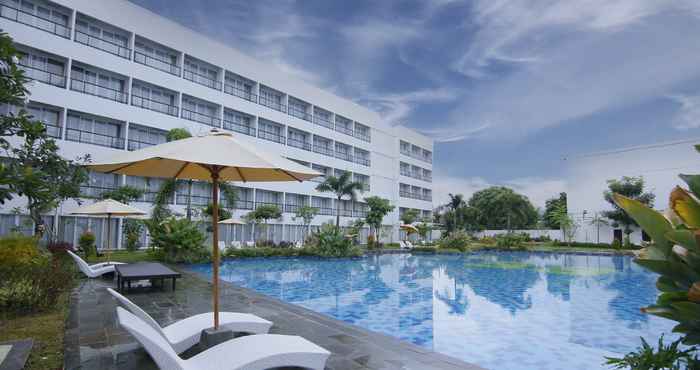 Kolam Renang Raja Hotel Kuta Mandalika Powered by Archipelago