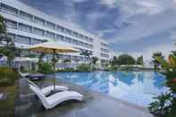 Swimming Pool Raja Hotel Kuta Mandalika Powered by Archipelago