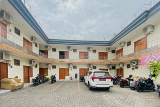 Luar Bangunan 4 RedDoorz Plus near Cito Mall Surabaya