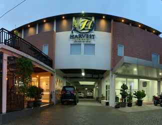 Luar Bangunan 2 Harvest Hotel Purwodadi