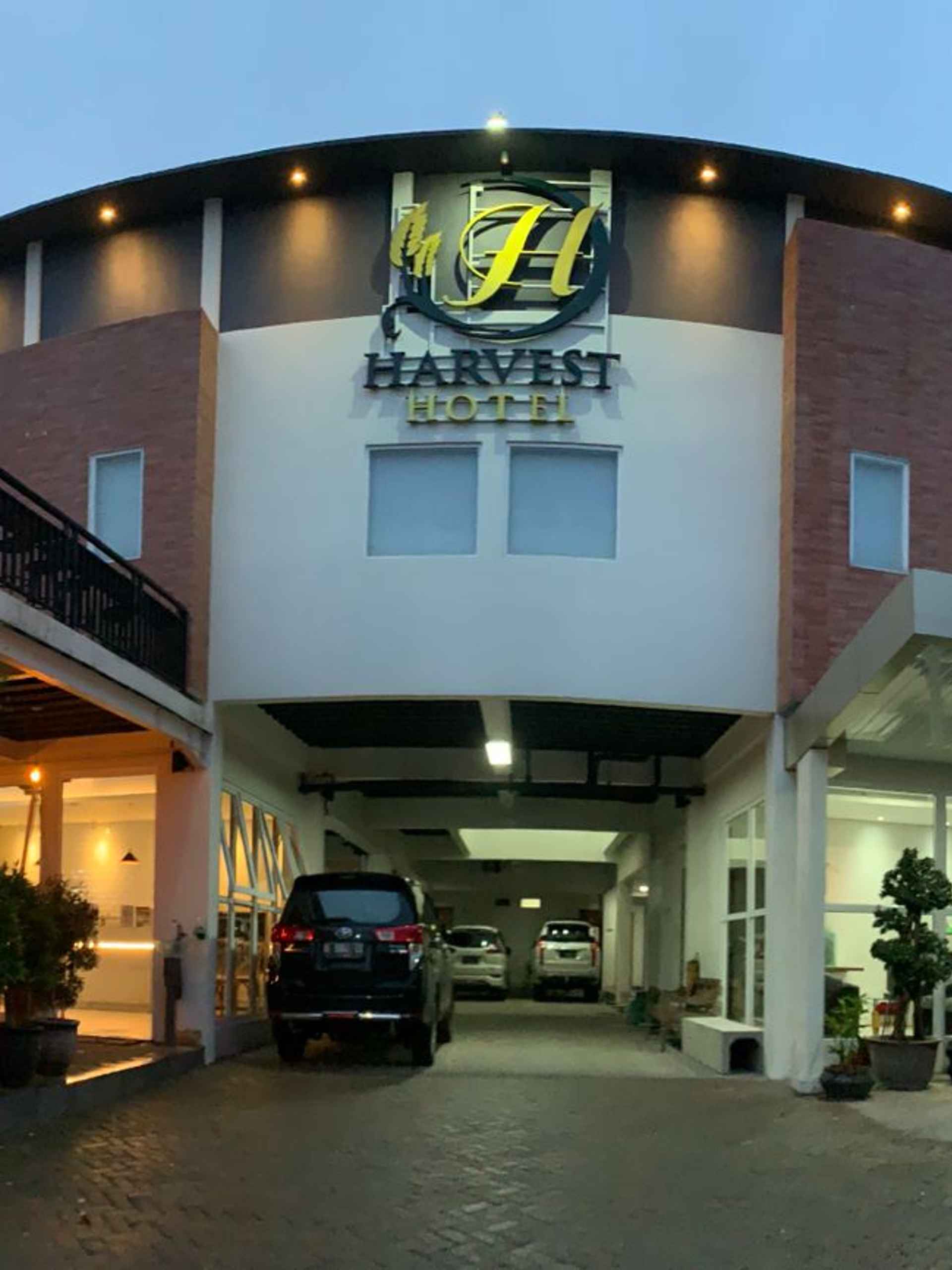Bangunan Harvest Hotel Purwodadi