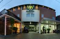 Exterior Harvest Hotel Purwodadi