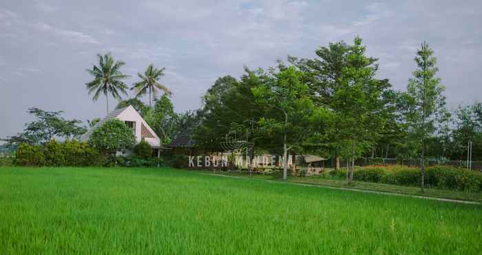 Bên ngoài Kebun Mandena