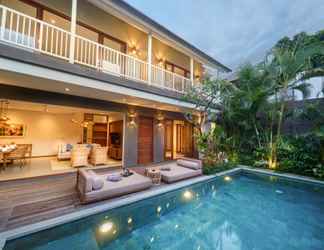 Kolam Renang 2 Agra Amurti Villas