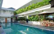 Swimming Pool 3 Urbanview Hotel Syariah Casa Azmya Yogyakarta