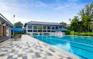 Swimming Pool 7 Glenmarie Hotel & Golf Resort