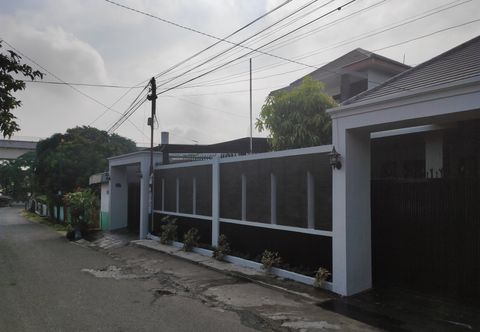 Exterior Aldeoz Group House Palembang