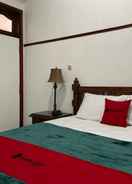 BEDROOM RedDoorz Syariah @ Karang Pilang