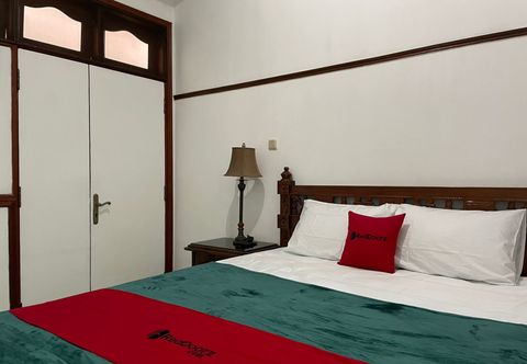 Bedroom RedDoorz Syariah @ Karang Pilang
