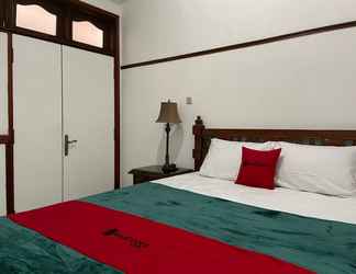 Kamar Tidur 2 RedDoorz Syariah @ Karang Pilang