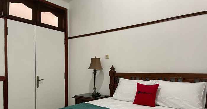 Bedroom RedDoorz Syariah @ Karang Pilang