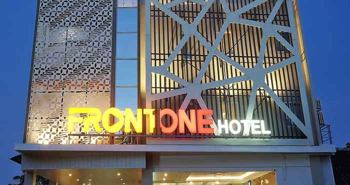 Exterior Front One Hotel Sragen 