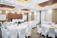 Dewan Majlis Front One Hotel Sragen 