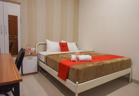 Phòng ngủ RedDoorz Plus @ Karangploso