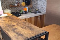 バー、カフェ、およびラウンジ Demmie Emerald C9