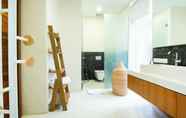 In-room Bathroom 7 EM HILL ESTATE LOMBOK