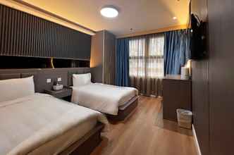 Kamar Tidur 4 Hennessy Hotel