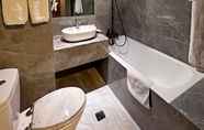 Toilet Kamar 7 Hennessy Hotel